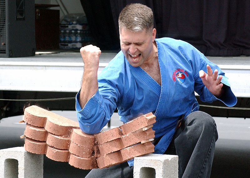 800px Breaking technique