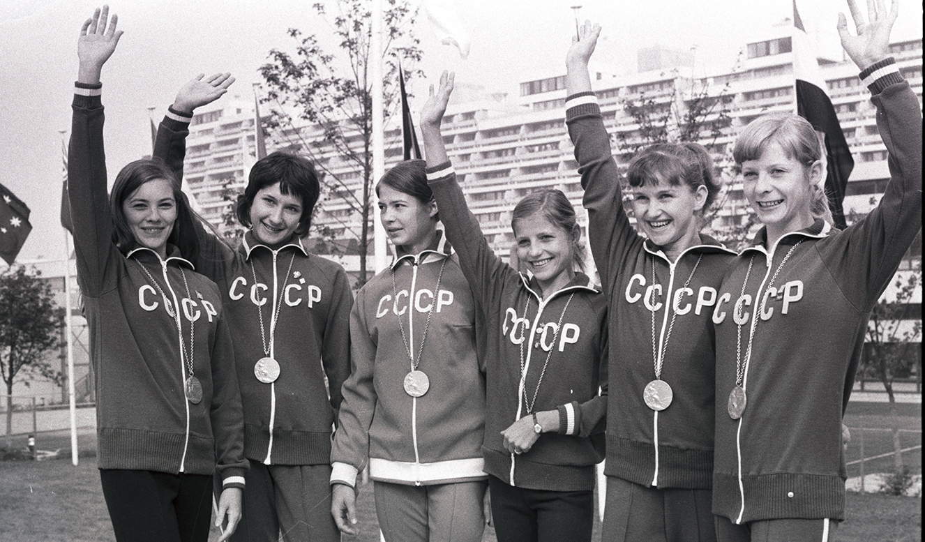 Olimpiyskaya sbornaya 1972 Sleva napravo Burda Saadi Turischeva Korbut Koshel Lazakovich