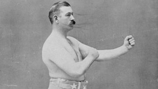 Чемпион мира по боксу и чемпион мира по бухлу в одном лице.