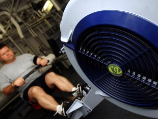 Гребля прекрасно нагружает мышцы и прокачивает выносливость